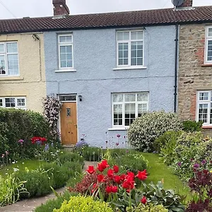 https://beautiful-stone-cottage-in-peaceful-village.yorkshirehotels.net